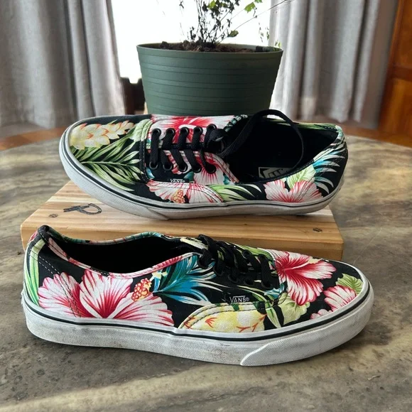 Women’s Floral Vans - Picture 1 of 6